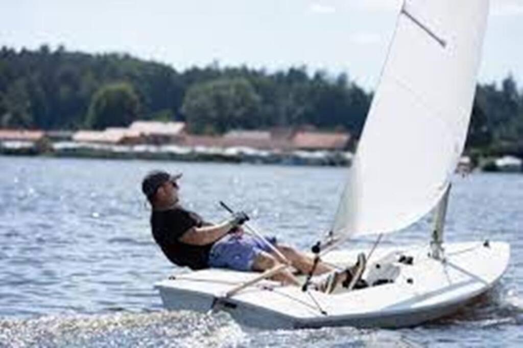 Bungalow Direkt Am See, Mit Eigenem Boot ローディング エクステリア 写真