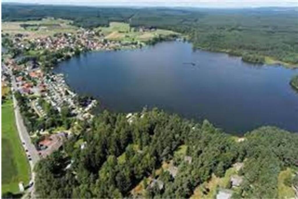 Bungalow Direkt Am See, Mit Eigenem Boot ローディング エクステリア 写真