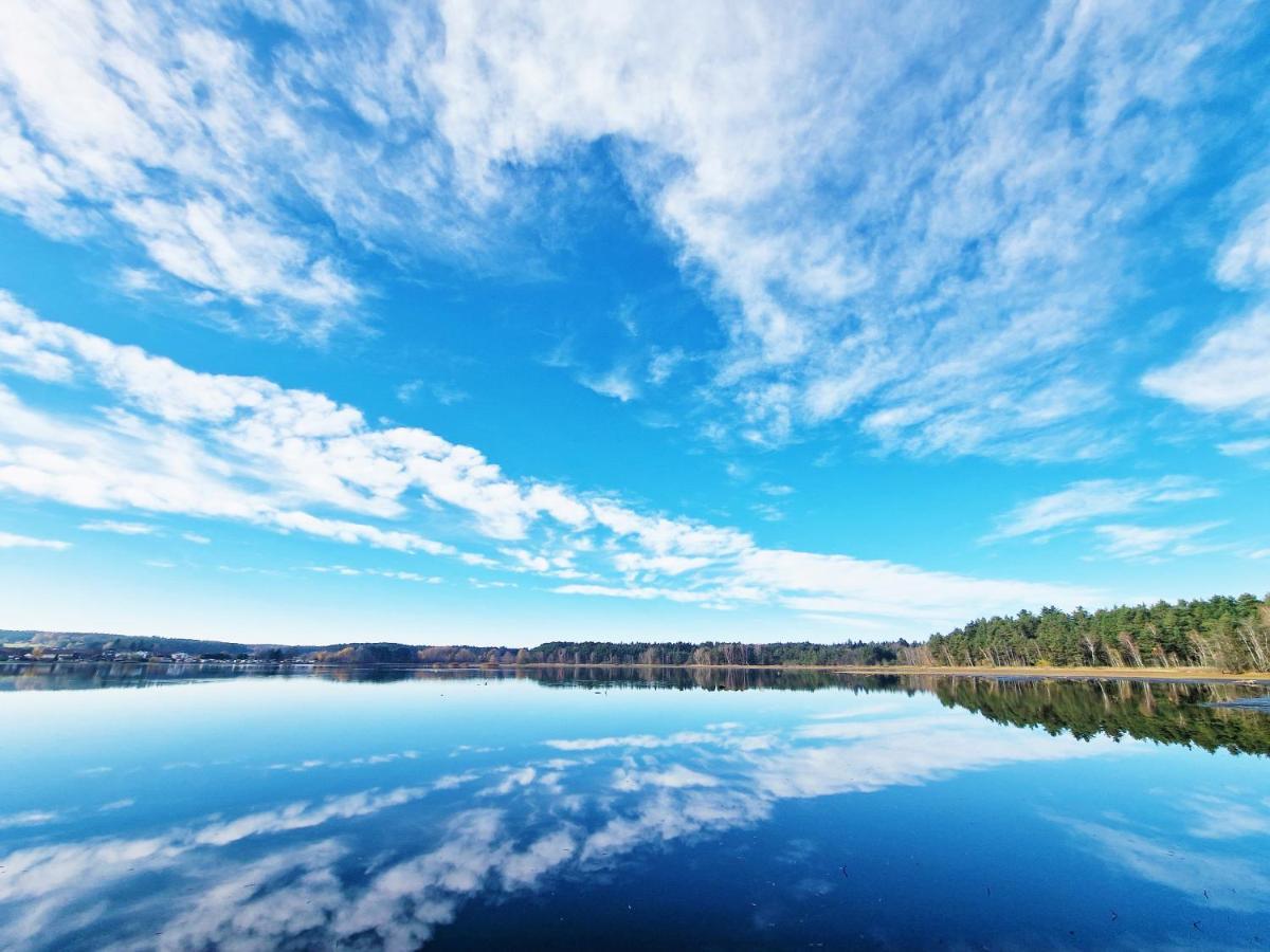 Bungalow Direkt Am See, Mit Eigenem Boot ローディング エクステリア 写真