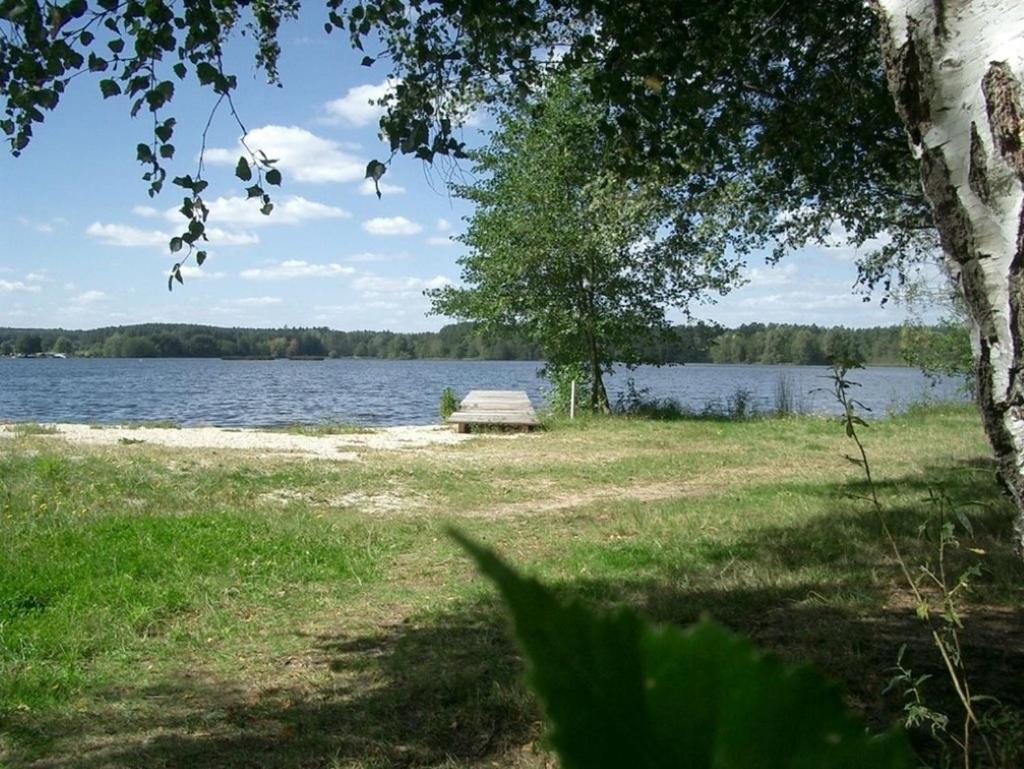 Bungalow Direkt Am See, Mit Eigenem Boot ローディング エクステリア 写真