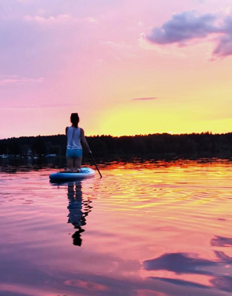 Bungalow Direkt Am See, Mit Eigenem Boot ローディング エクステリア 写真