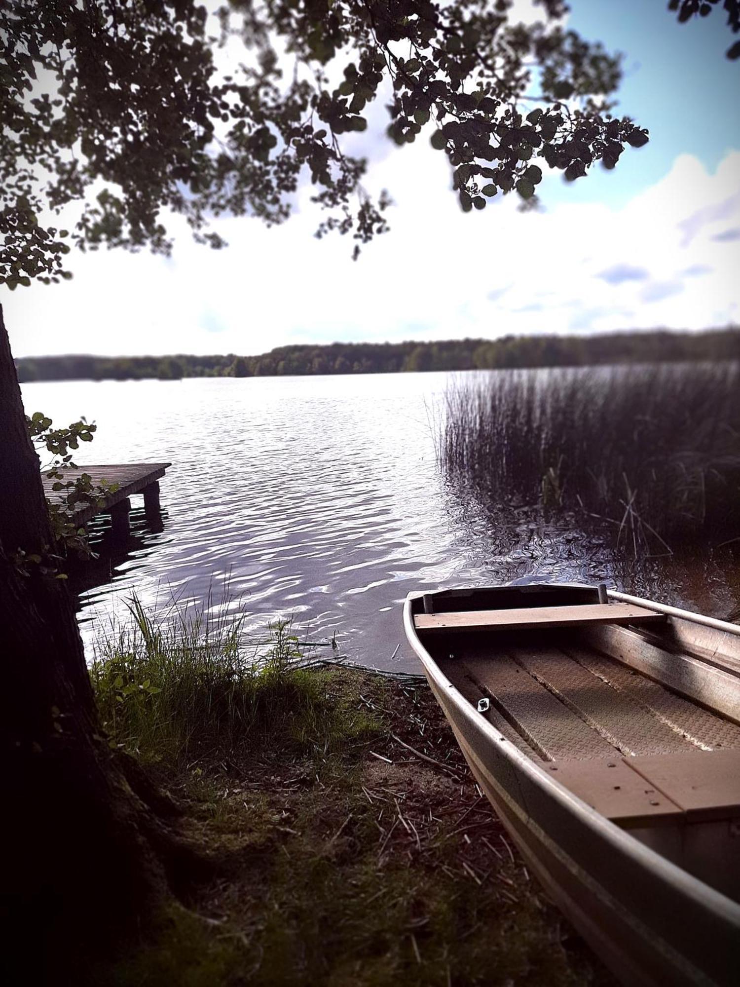 Bungalow Direkt Am See, Mit Eigenem Boot ローディング エクステリア 写真