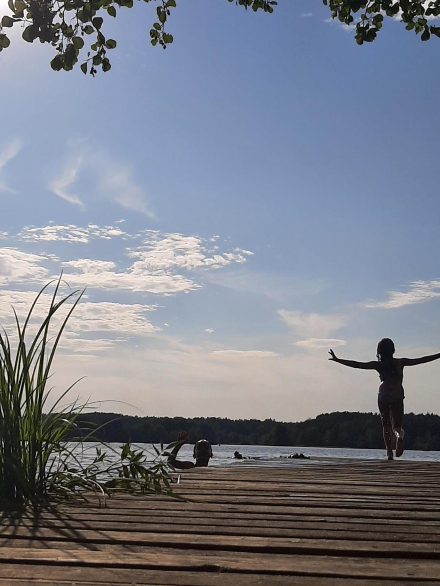 Bungalow Direkt Am See, Mit Eigenem Boot ローディング エクステリア 写真