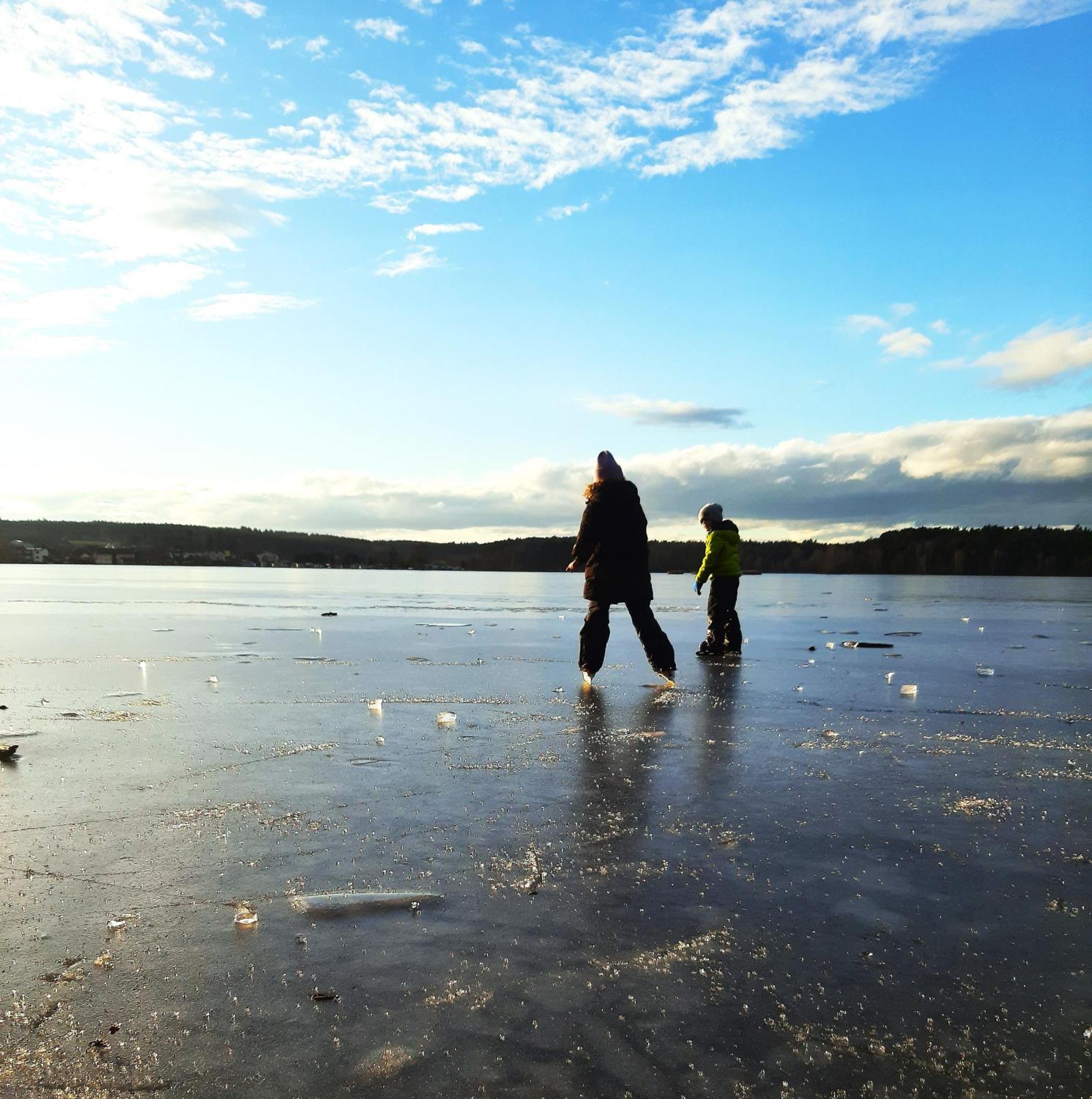 Bungalow Direkt Am See, Mit Eigenem Boot ローディング エクステリア 写真